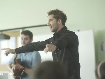 David Bisbal se convierte en profesor de música por un día