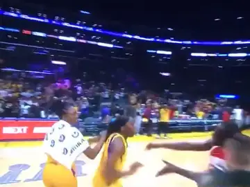 Momento del intento de la agresión en el Staples Center Momento del intento de la agresión en el Staples Center