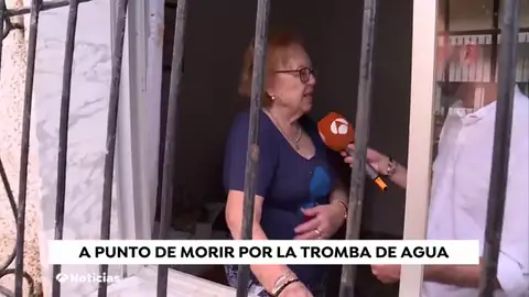 Un matrimonio, a punto de morir por la tromba de agua Un matrimonio, a punto de morir por la tromba de agua