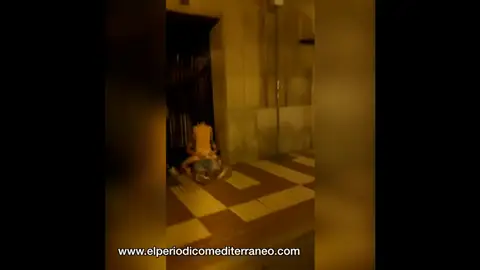 Graban a una pareja practicando sexo en mitad de la calle en Castellón Graban a una pareja practicando sexo en mitad de la calle en Castellón
