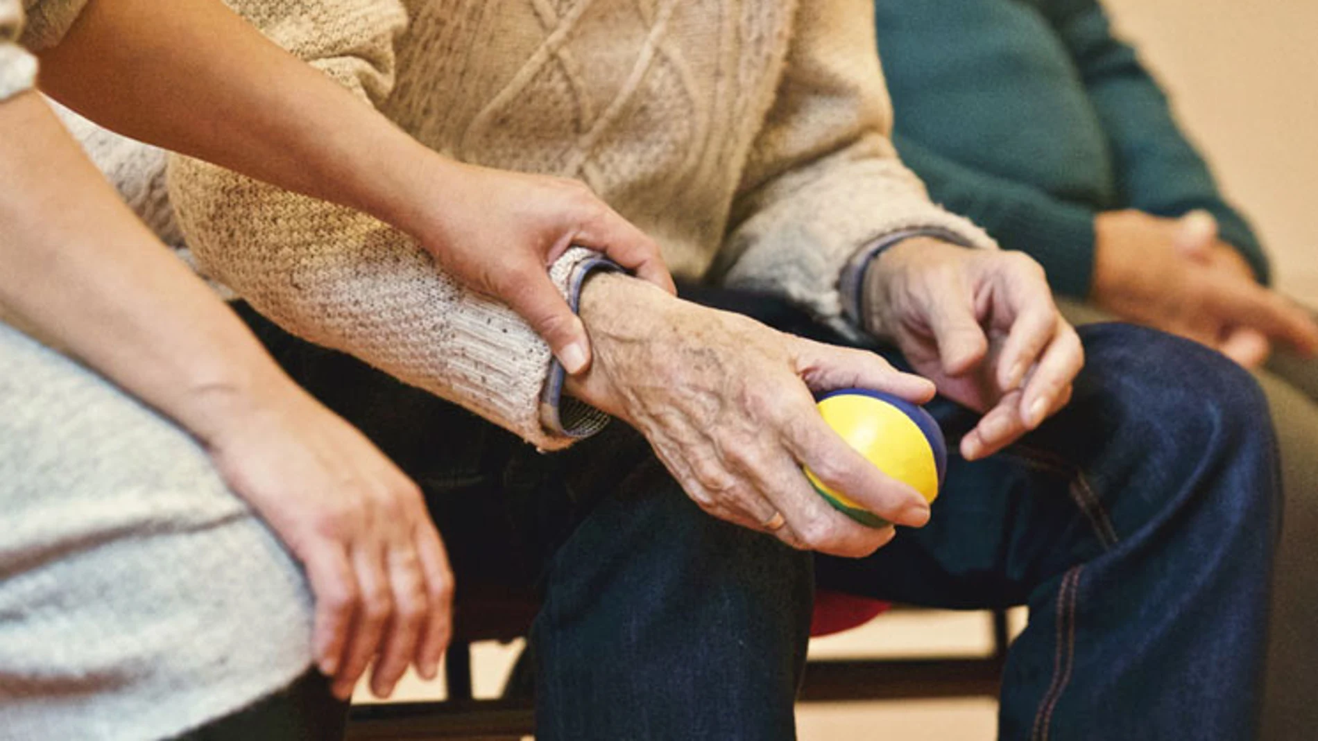 En España, una de cada seis personas mayores de 65 años padece Alzheimer En España, una de cada seis personas mayores de 65 años padece Alzheimer