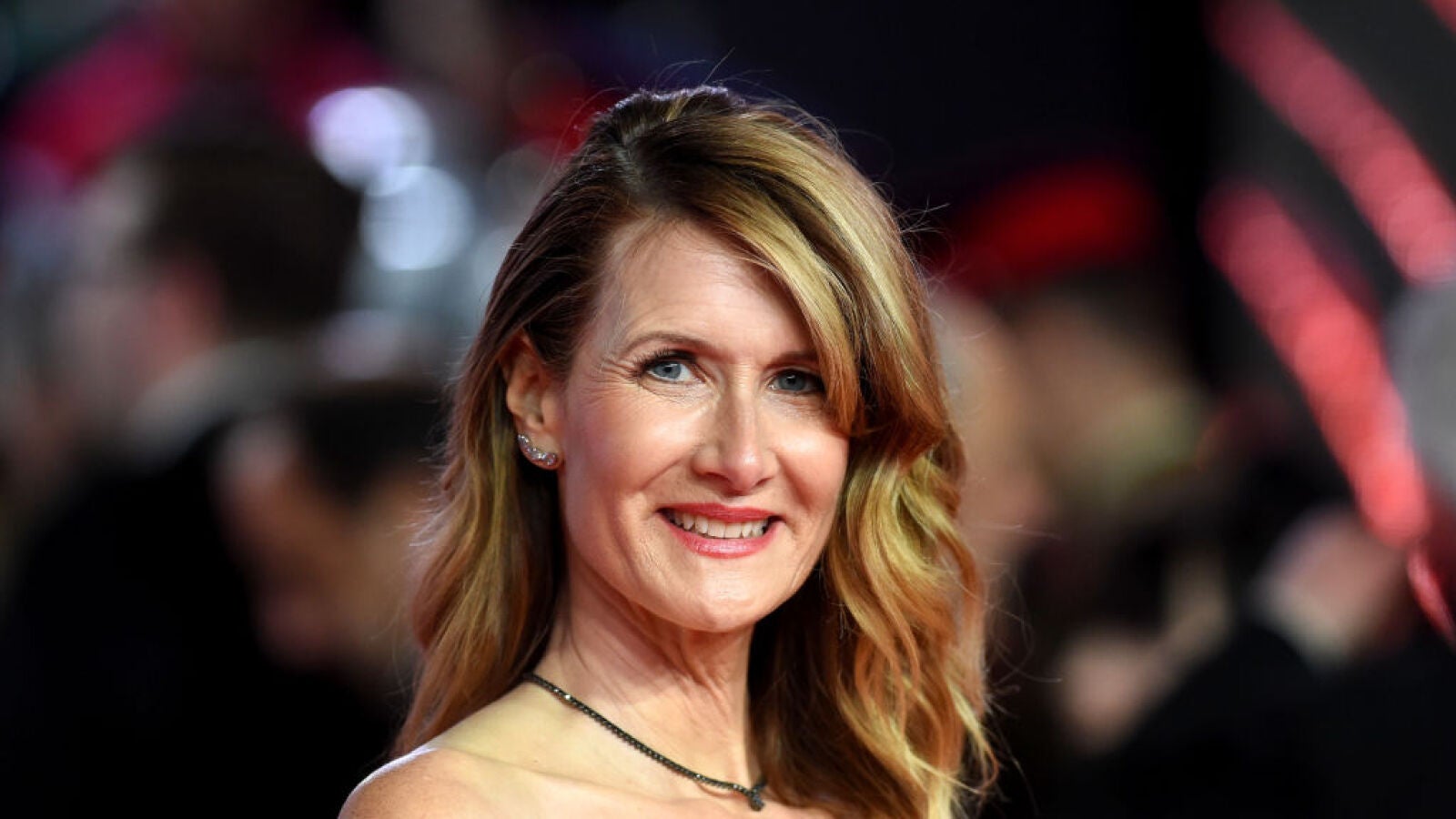Laura Dern rompe su silencio tras los rumores que la relacionan con Bradley Cooper 