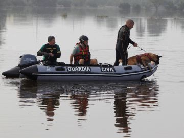 Miembros del equipo de rescate