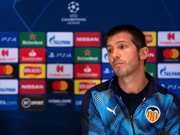 Celades solo en sala de prensa Celades solo en sala de prensa