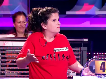 El homenaje de una fan a José Luis Perales cantando en '¡Ahora caigo!' El homenaje de una fan a José Luis Perales cantando en '¡Ahora caigo!'