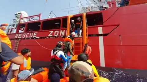 El Ocean Ving rescata a 108 personas en menos de 24 horas en el Mediterráneo central El Ocean Ving rescata a 108 personas en menos de 24 horas en el Mediterráneo central