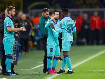 Messi entra en el terreno de juego por Ansu Fati Messi entra en el terreno de juego por Ansu Fati