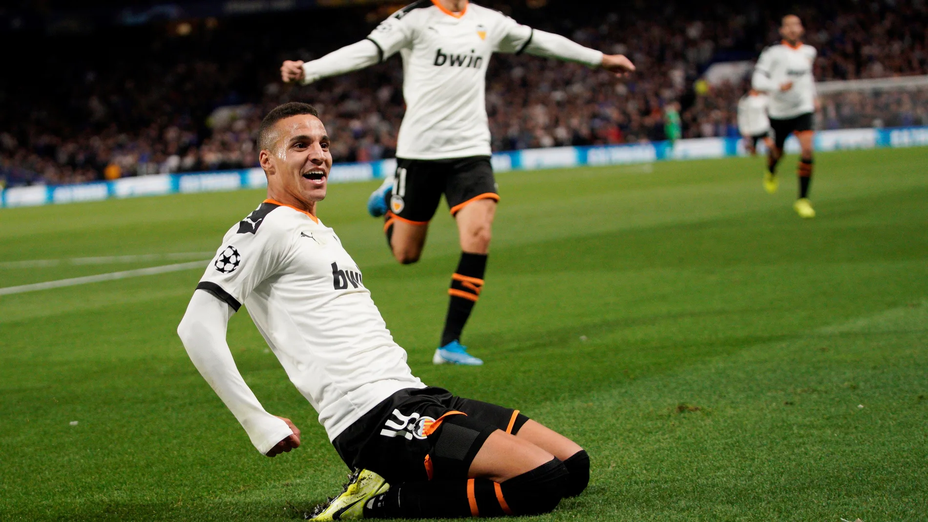 Rodrigo celebra un gol en Stamford Bridge Rodrigo celebra un gol en Stamford Bridge