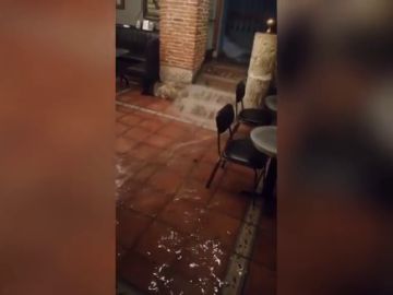 Una fuerte tormenta inunda Valladolid y colapsa varias calles