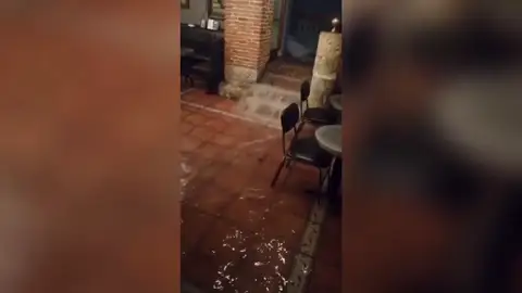 Una fuerte tormenta inunda Valladolid y colapsa varias calles Una fuerte tormenta inunda Valladolid y colapsa varias calles