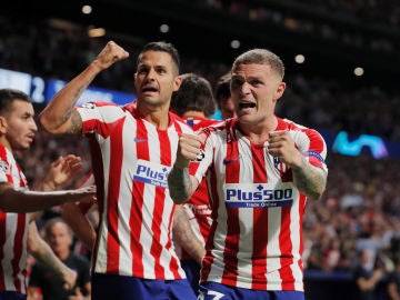 Los jugadores del Atlético de Madrid celebran el gol de Herrera contra la Juventus