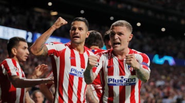 Los jugadores del Atlético de Madrid celebran el gol de Herrera contra la Juventus