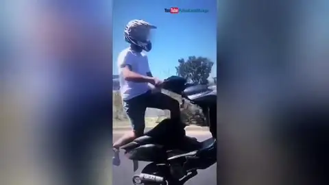 Detienen a un joven por grabarse conduciendo de forma temeraria en Málaga y colgarlo en las redes sociales Detienen a un joven por grabarse conduciendo de forma temeraria en Málaga y colgarlo en las redes sociales