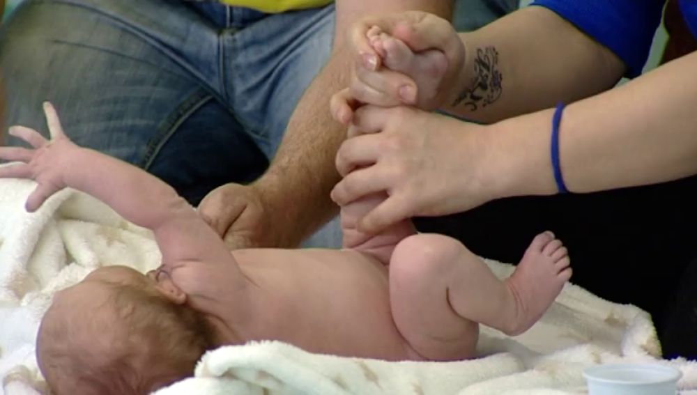 Una pareja británica no revela el sexo de su bebé para evitar sufra el sesgo de género