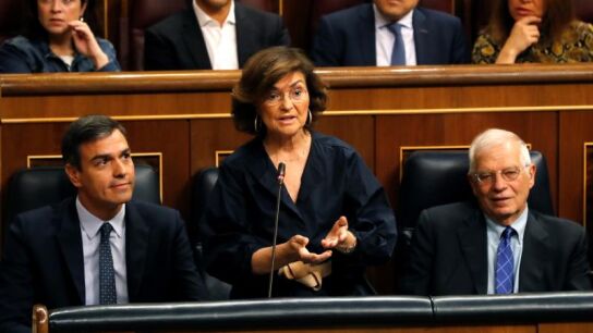 La vicepresidenta del Gobierno en funciones, Carmen Calvo, en la sesi&oacute;n de control en el Congreso