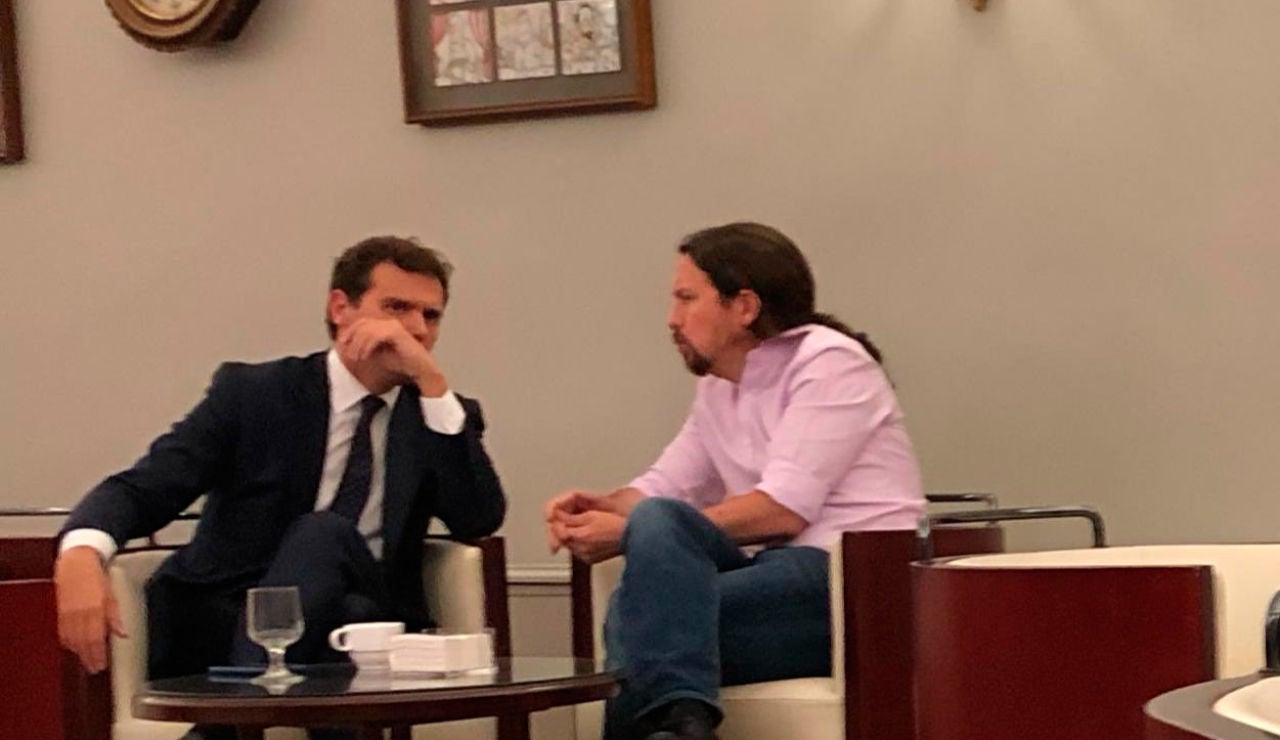 La foto de Rivera e Iglesias en la cafetería del Congreso que publicó Oscar Puente en su cuenta de twitter La foto de Rivera e Iglesias en la cafetería del Congreso que publicó Oscar Puente en su cuenta de twitter