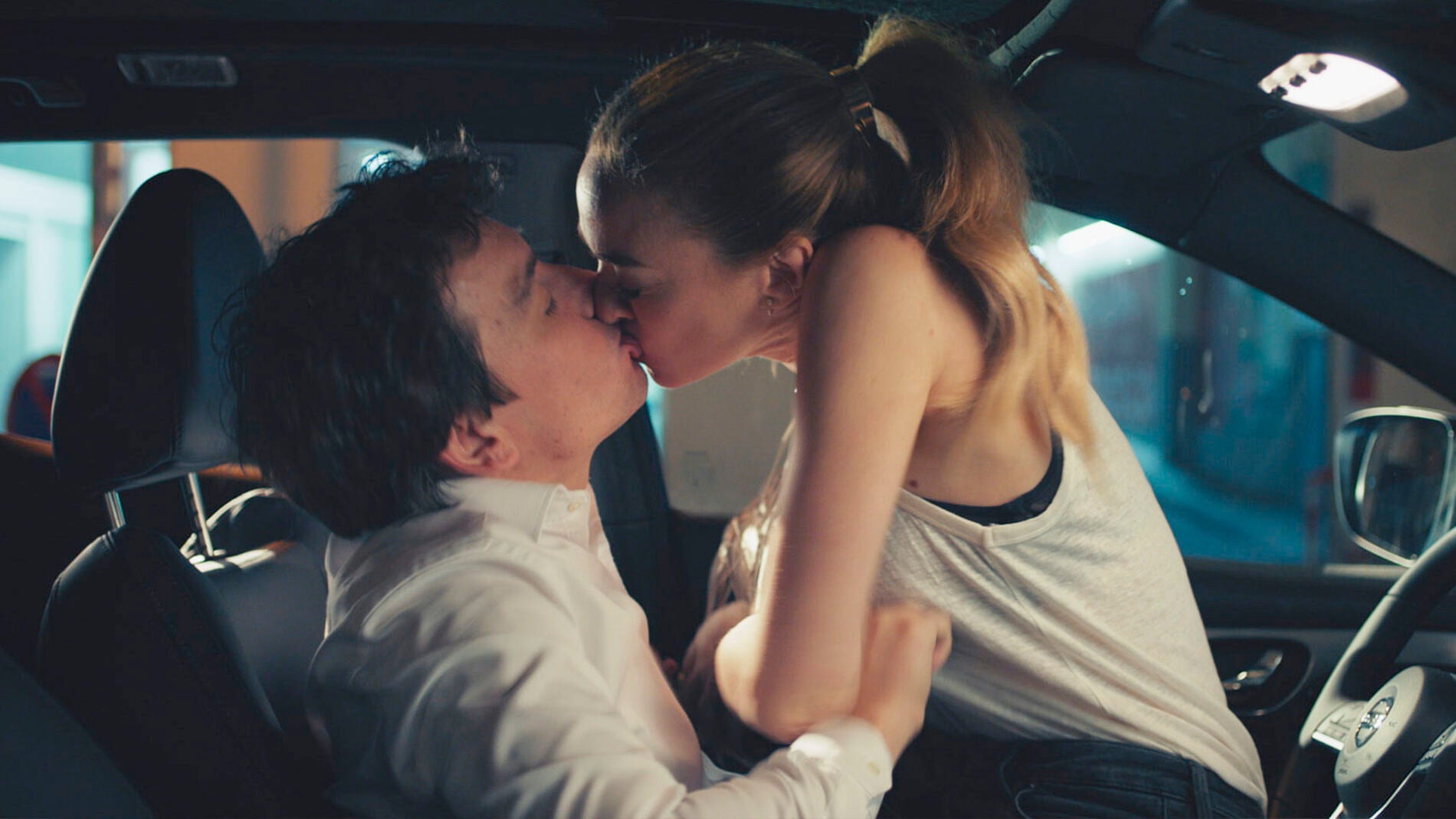 El primer beso entre Marta y Javi con un desastroso encuentro sexual