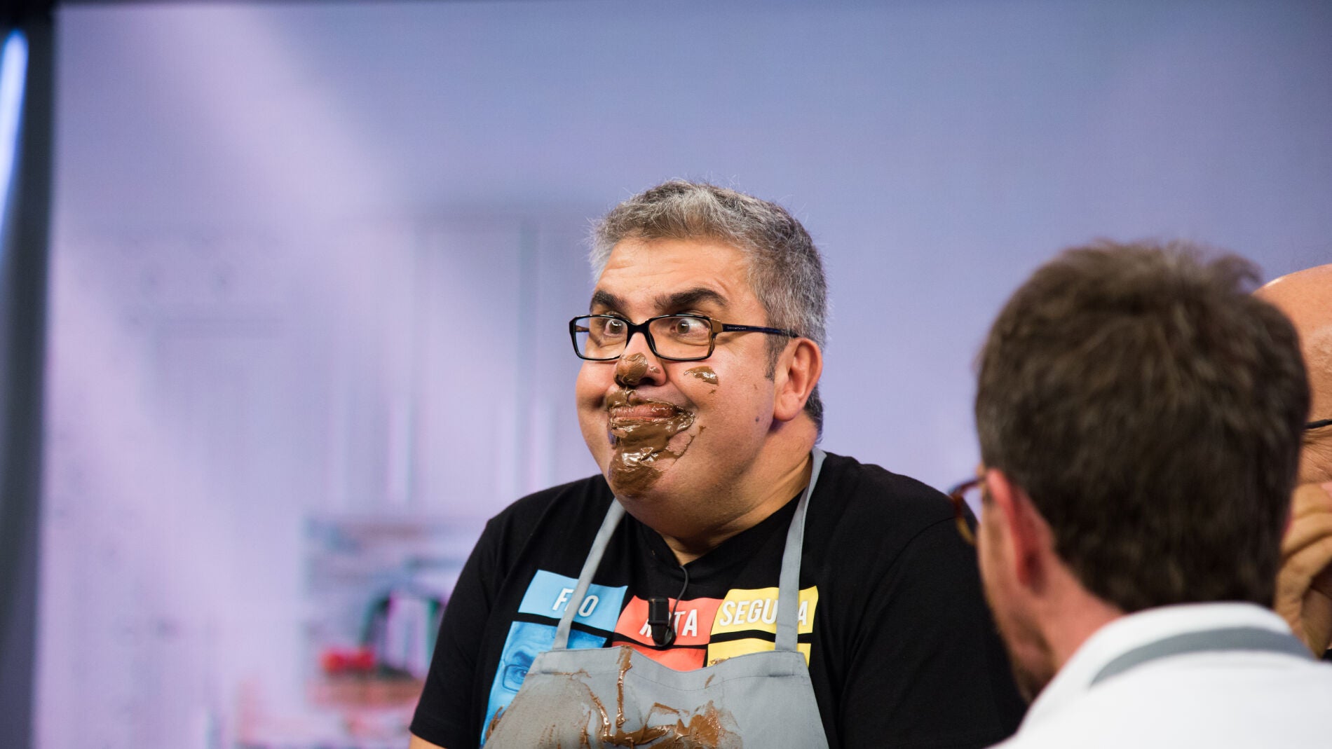 Santiago Segura, Jos&eacute; Mota y Florentino Fern&aacute;ndez se ba&ntilde;an en chocolate en &lsquo;El Hormiguero 3.0&rsquo;