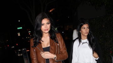Kourtney Kardashian y Kylie Jenner Kourtney Kardashian y Kylie Jenner