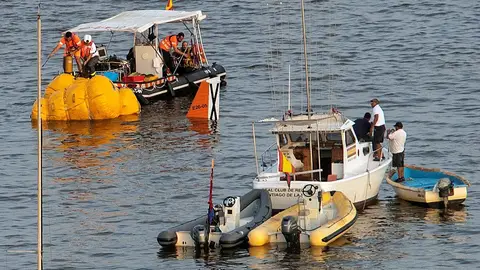 Buceadores de la Guardia Civil y miembros de Protección Civil participan en las labores de rescate de la avioneta Buceadores de la Guardia Civil y miembros de Protección Civil participan en las labores de rescate de la avioneta
