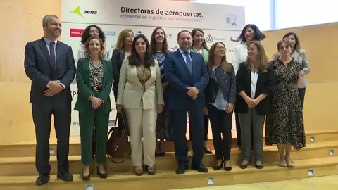 'Ellas vuelan alto' debate sobre el papel de las mujeres en el sector aeroespacial en España 'Ellas vuelan alto' debate sobre el papel de las mujeres en el sector aeroespacial en España
