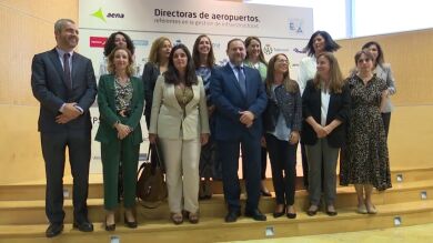 'Ellas vuelan alto' debate sobre el papel de las mujeres en el sector aeroespacial en España