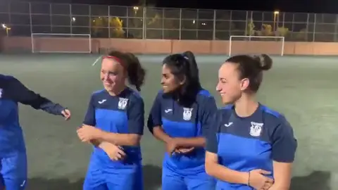 La espectacular reacción del Leganés femenino al enterarse de que jugará el Trofeo Villa Leganés La espectacular reacción del Leganés femenino al enterarse de que jugará el Trofeo Villa Leganés