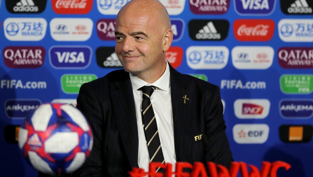 Gianni Infantino en la Copa del Mundo femenina de fútbol