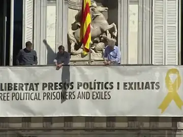 Nuevo ultimátum a Torra para que retire la pancarta de apoyo a los presos del 'procés' Nuevo ultimátum a Torra para que retire la pancarta de apoyo a los presos del 'procés'
