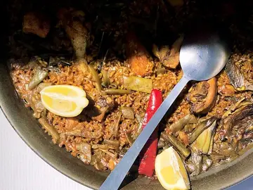 Paella valenciana Paella valenciana