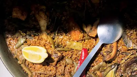 Paella valenciana Paella valenciana