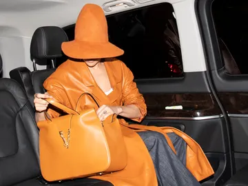¿Quién se esconde tras este conjunto tan naranja? ¿Quién se esconde tras este conjunto tan naranja?