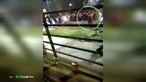 Duras imágenes: disparan a bocajarro a un 'barra brava' en Argentina Duras imágenes: disparan a bocajarro a un 'barra brava' en Argentina