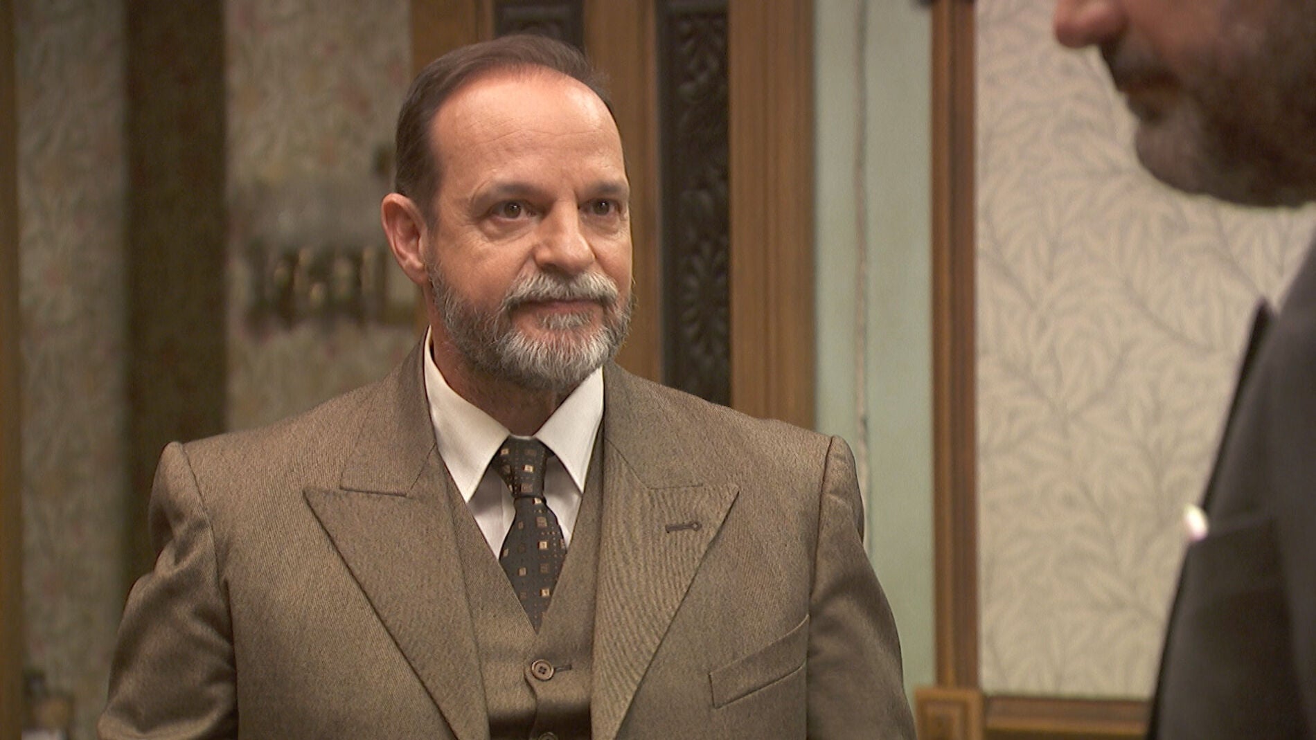 Raimundo regresa a La Casona en busca de Francisca Montenegro 