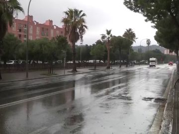 Los bomberos realizan más de un centenar de servicios por las fuertes lluvias caídas en Barcelona