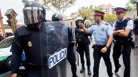 Imagen de archivo de varios Mossos Imagen de archivo de varios Mossos