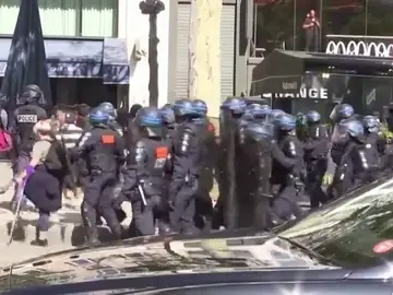 Al menos 163 de detenidos durante las protestas de los 'chalecos amarillos' en París Al menos 163 de detenidos durante las protestas de los 'chalecos amarillos' en París