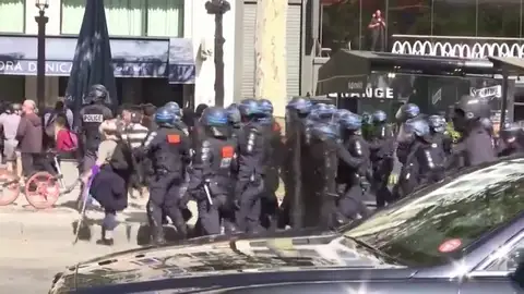 Al menos 163 de detenidos durante las protestas de los 'chalecos amarillos' en París Al menos 163 de detenidos durante las protestas de los 'chalecos amarillos' en París