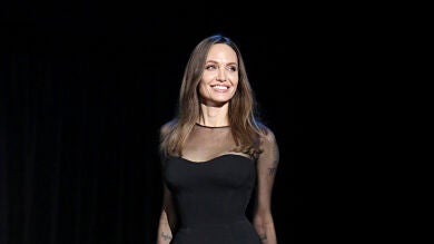 Filtradas las primeras imágenes de Angelina Jolie como Thena en el rodaje de 'Los Eternos', lo nuevo de Marvel
