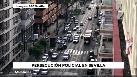 Espectacular persecución en Sevilla para cazar a un hombre que había tirado tres cuerpos a la cuneta Espectacular persecución en Sevilla para cazar a un hombre que había tirado tres cuerpos a la cuneta