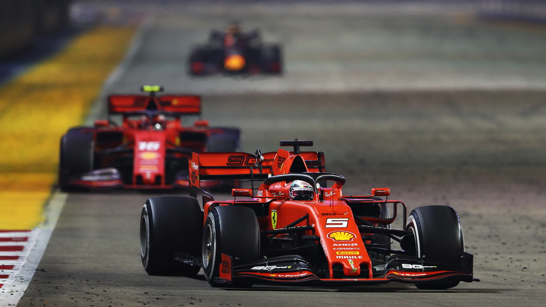 Vettel gana en el GP de Singapur Vettel gana en el GP de Singapur