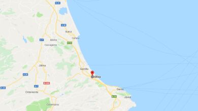 Dos personas mueren ahogadas en Oliva y una tercera es rescatada con vida