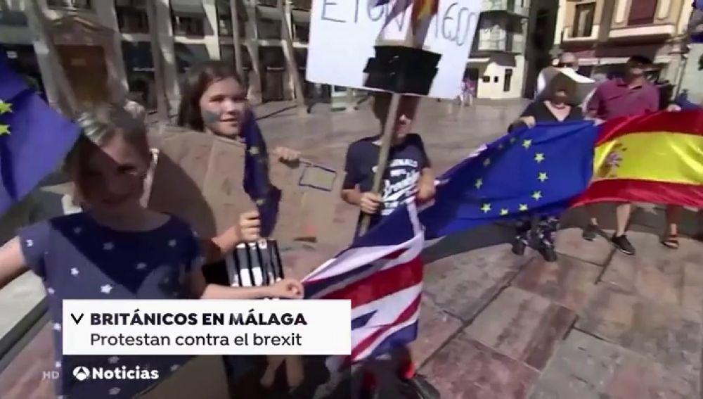 Más de un centenar de británicos se concentran en Málaga contra el 'brexit'