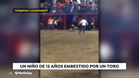 Un toro embiste a un niño tras caer de la grada en Tavernes de la Valldigna, en Valencia Un toro embiste a un niño tras caer de la grada en Tavernes de la Valldigna, en Valencia