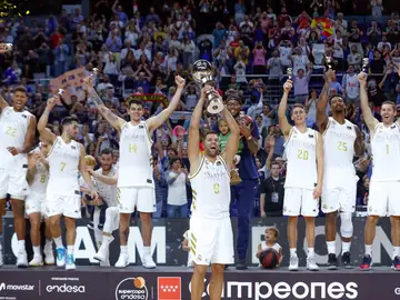 El Real Madrid se impone al F.C. Barcelona en la Supercopa El Real Madrid se impone al F.C. Barcelona en la Supercopa