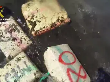 Detienen a 32 narcos e incautan dos toneladas de hachís en Tarifa Detienen a 32 narcos e incautan dos toneladas de hachís en Tarifa