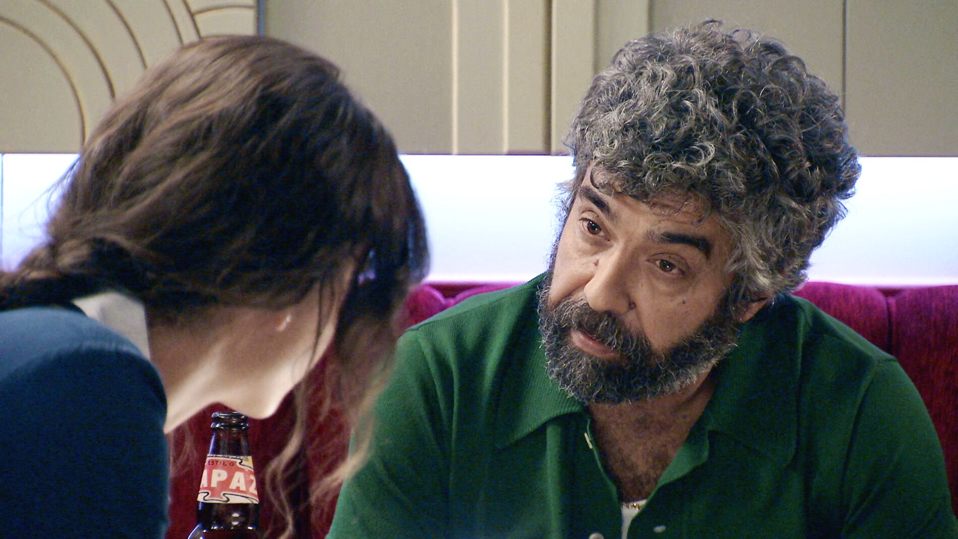 "Desgraciadamente la necesitamos", Curtis accede a contar con Jose en su plan