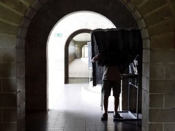 ENCUESTA DE LA RAZÓN La abstención en las elecciones del 10N subiría al 35% el 10N, una cifra récord