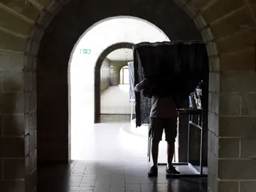 ENCUESTA DE LA RAZÓN La abstención en las elecciones del 10N subiría al 35% el 10N, una cifra récord ENCUESTA DE LA RAZÓN La abstención en las elecciones del 10N subiría al 35% el 10N, una cifra récord