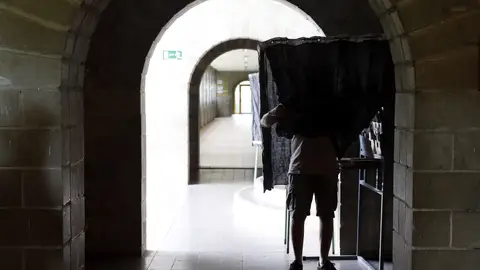 ENCUESTA DE LA RAZÓN La abstención en las elecciones del 10N subiría al 35% el 10N, una cifra récord ENCUESTA DE LA RAZÓN La abstención en las elecciones del 10N subiría al 35% el 10N, una cifra récord